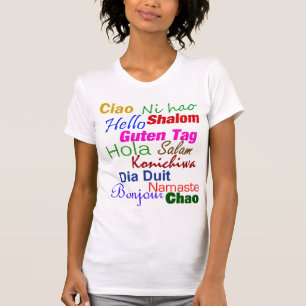 Bonjour dans le T-shirt de beaucoup de langues