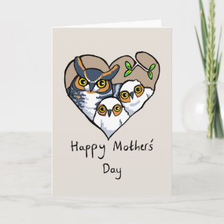 Bonne carte de coeur du nid de hibou de la fête de