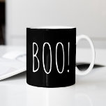 Boo! Black Funny Spooky Ghost Halloween Fans Kaffeetasse<br><div class="desc">Beginnen Sie Ihren Morgen mit einer spielerischen (oder spukigen) Überraschung! Die Tasse bringt eine lustige und lustige Drehung in den Alltag. Ideal, um die Kürbisspitzlatten, den Hexenbraukaffee oder den Kakao der Mitternacht zu schlürfen, während man die Halloween-Flaschen aufsaugt. Ob Sie ein Halloween-Fan sind, ein Horror-Filmliebhaber oder nur jemand, der mit...</div>