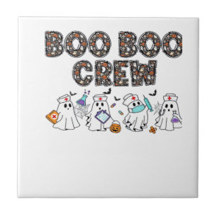 Boo Boo Crew � Lustige Halloween-Nurse-Geister Med Fliese