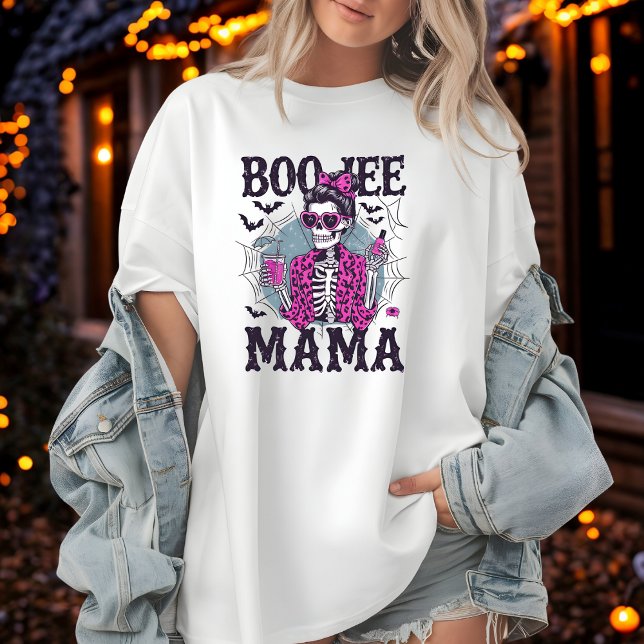 Boo-Jee Mama Skeleton in Pink Fur Halloween Design T-Shirt (Von Creator hochgeladen)