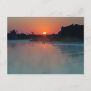 Boot bei Sonnenaufgang am Fluss Postkarte