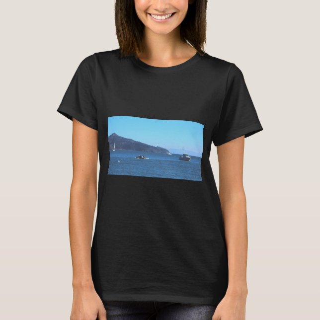 Boote an der Bucht T-Shirt (Vorderseite)