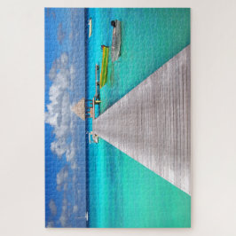 Boote auf einer Anlegestelle in einer tropischen