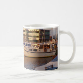 Boote in einem Jachthafen Kaffeetasse