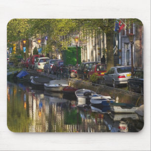 Boote und Gebäude entlang des Kanals, Mousepad