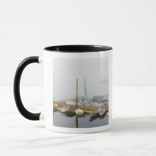 Boote und Morgennebel im Southwest Harbor, Tasse