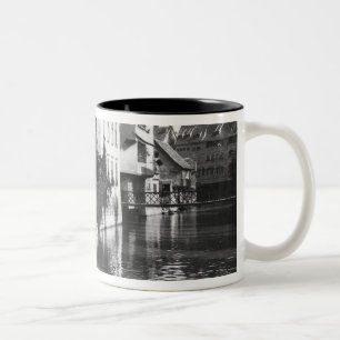 Bootfahrt auf dem Fluss Gera in Erfurt Zweifarbige Tasse