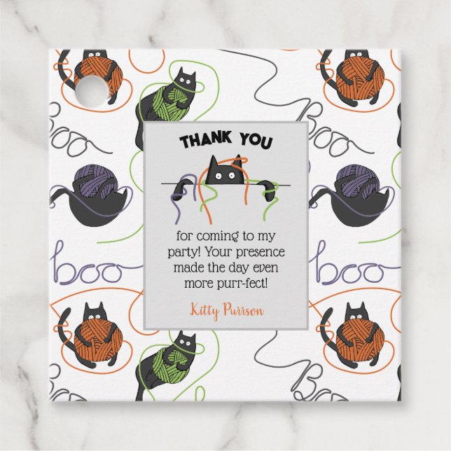 Bootigezähmtes Schwarzes Katzen und GarnHalloween Geschenkanhänger (Vorderseite)