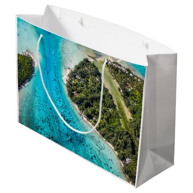 Bora Bora - Weg zum Ozean Große Geschenktüte (Rückseite Schrägansicht)