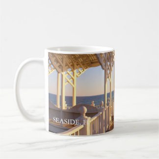 Bord de la mer, tasse de café de coucher du soleil