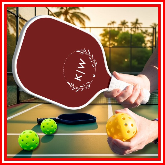 Bordeaux und Weiß | Monogram für moderne Initials Pickleball Schläger (Von Creator hochgeladen)