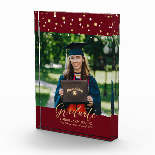 Bordeauxrotes und goldenes Konfetti als Geschenk z Fotoblock