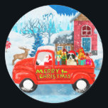 Border Collie Dog in Christmas Delivery LKW Schnee Runder Aufkleber<br><div class="desc">Eine perfekte Weihnachtsgeschenkidee für jemanden,  der Hunde Liebe. Dieser niedliche Hund sitzt im weihnachtlichen Lieferwagen und ist ein Geschenk für Ihre Freunde oder Familie,  die Liebe haben oder Hunde besitzen.</div>