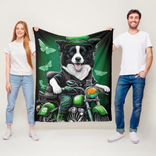 Border Collie Hund fährt Fahrrad St. Patrick's Day Fleecedecke