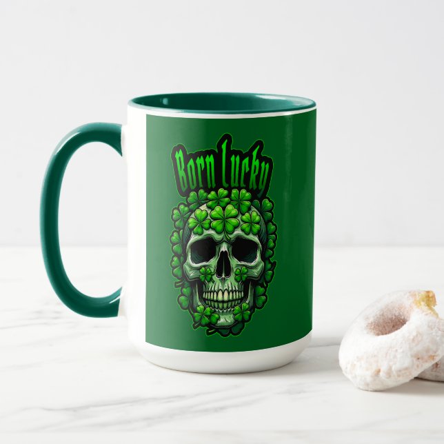 Born Lucky Skull St Patrick’s Day - caneca Tasse (Mit Donut)