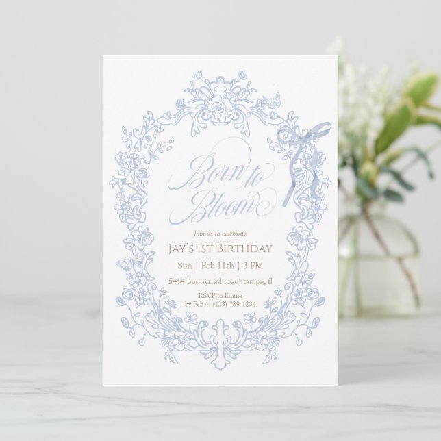 Born to Bloom Blue Floral Birthday Einladung (Stehend Vorderseite)