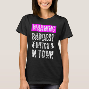 Böse Hexe In Der Stadt Fliegt Mit Einem Besen Hexe T-Shirt