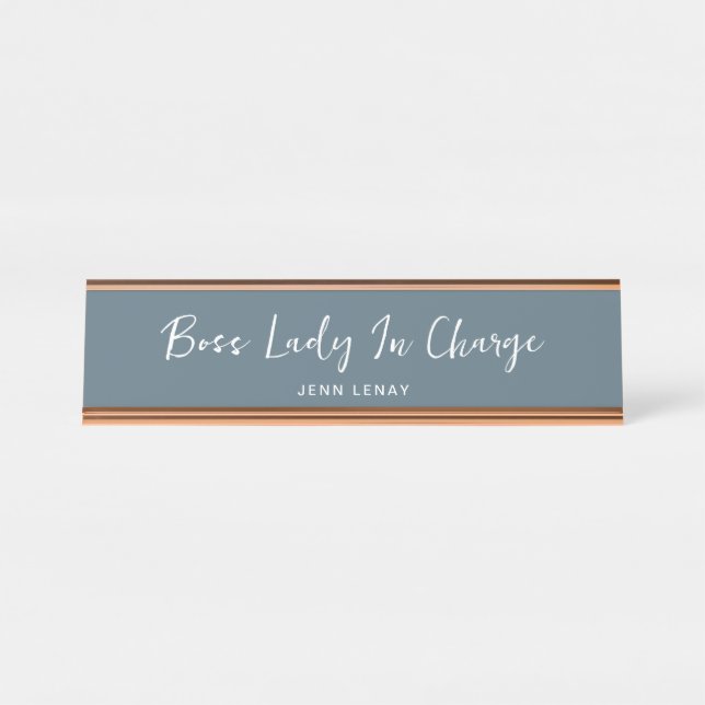 Boss Lady Dusty Blue Gold Office Personalisiert Schreibtischnamensplakette (Vorderseite )