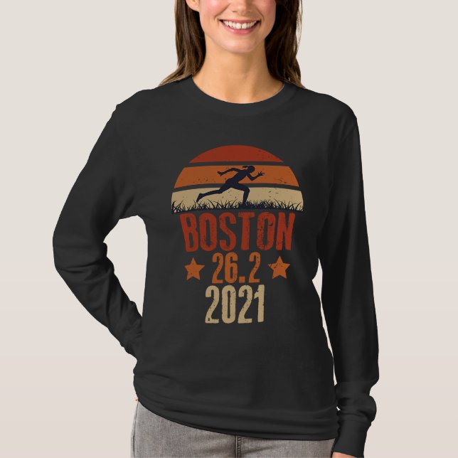 Boston 2021 Marathon Runner 26 2 Miles T-Shirt (Vorderseite)