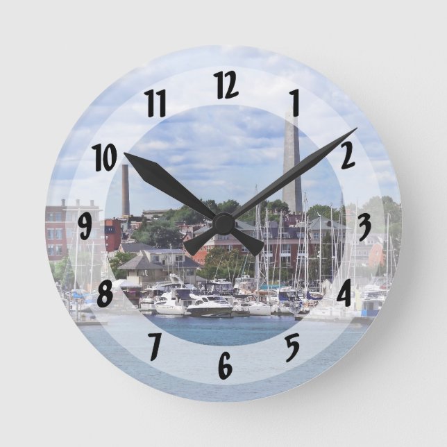 Boston MA - Marina mit Bunker Hill Monument Runde Wanduhr (Vorderseite)