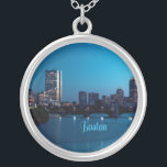 Boston Massachusetts City Skyline Versilberte Kette<br><div class="desc">Boston die Hauptstadt der schönen Massachusetts,  eine der ältesten Städte der USA. City Skyline nachts</div>