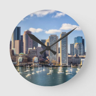 Boston-Skyline von der Ufergegend Runde Wanduhr