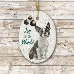 Boston Terrier Dog Joy to the World Christmas Keramik Ornament<br><div class="desc">Auf der Vorderseite dieses Holiday-Ornament ist ein Bild eines schönen schwarz-weißen Boston Terrier Hund sitzend vor einem goldenen Konfetti Hintergrund. An der links Seite hängen Zierelemente aus schwarzem und goldenem Baum. Im grünen Text steht "Joy to the World". Die Rückseite des Ornaments hat den gleichen Konfetti-Hintergrund und Textfelder, damit Sie...</div>