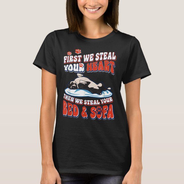 Boston Terrier Zuerst stehlen wir Ihr Herz T-Shirt (Vorderseite)