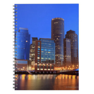Bostonhafen und -Skyline. Boston ist eins der 5 Notizblock