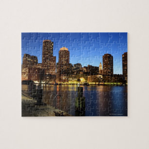 Bostonhafen und -Skyline.  Boston ist eins der 7