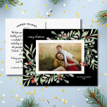 Botanicals Foto für Ihren Urlaub Elegantes Schwarz Postkarte<br><div class="desc">Eine wunderschöne Urlaubskarte mit Ihrem Foto,  umgeben von handbemalten Aquarellbotanikalen und roten Beeren. Die Rückseite bietet Platz für eine typisierte Note/Buchstaben - oder löschen und handschreiben Sie Ihre eigene individuelle Note. Festlich und lustig,  aber einfach und elegant - die perfekte Kombination für Feiertagsgruß.</div>