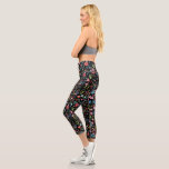 Botanische Blume auf schwarz Capri Leggings<br><div class="desc">Niedliches botanisches Blume-Muster auf schwarzem Hintergrund.</div>