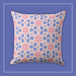 Botanische Blume in Rosa und Blau auf Girly Floral Kissen