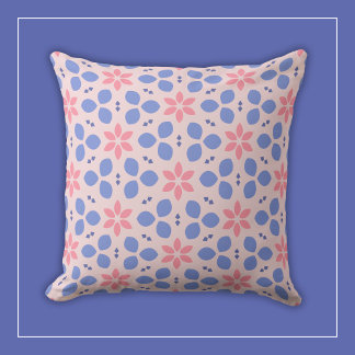 Botanische Blume in Rosa und Blau auf Girly Floral Kissen