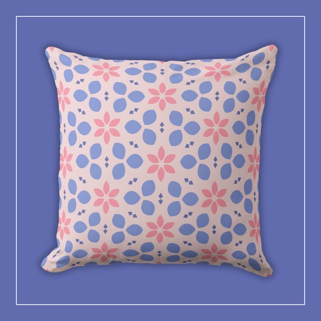 Botanische Blume in Rosa und Blau auf Girly Floral Kissen (Von Creator hochgeladen)