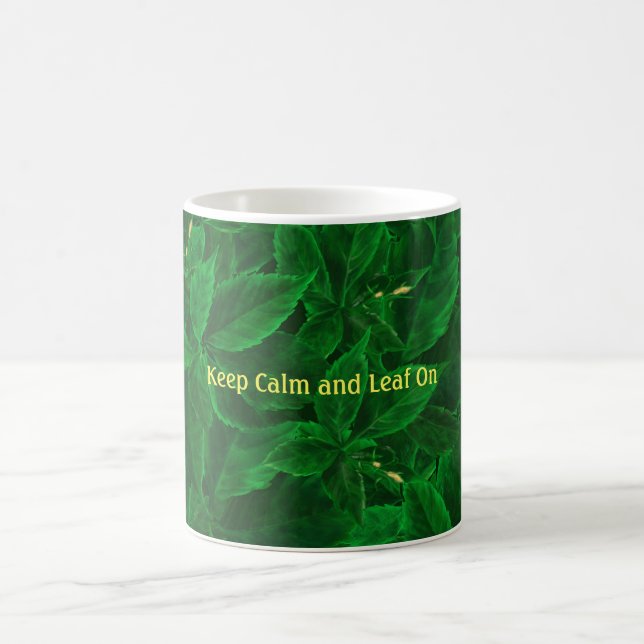 Botanische Landschaft Behalt Calm und Leaf auf Tas Kaffeetasse (Mittel)