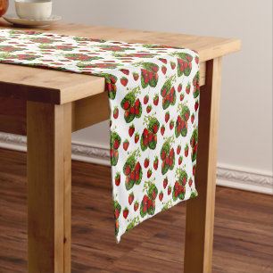 Botanische Strawberry Illustration Print on White Kurzer Tischläufer