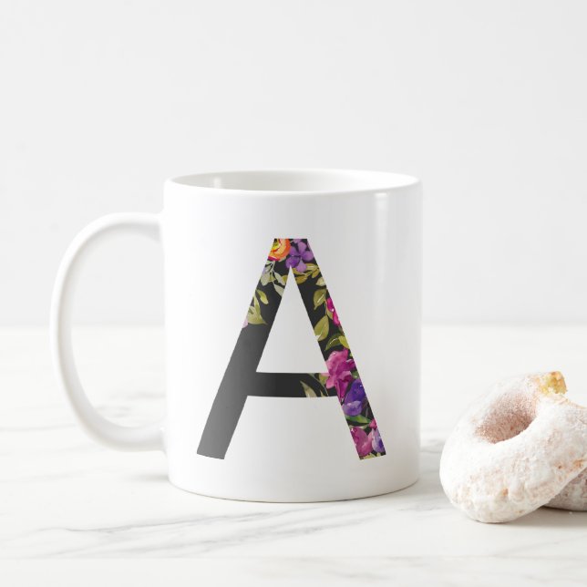 Botanische violette Blüten Letter A Monogram Kaffeetasse (Mit Donut)