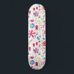 Botanische Wildblume Hedgerow-Malerei Skateboard<br><div class="desc">Ein hübsches, modernes Aquarellbild mit Blume und Blätter, die in den Herbstfarben auf weißem Hintergrund verstreut sind.</div>