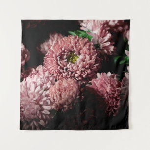 Botanischer Blumenbanner mit dunklem Moody oder Hi Wandteppich