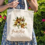 Botanischer Straußbäumername Tragetasche<br><div class="desc">Moderne rustikale Totensack-Geschenkidee mit rostigen Orangengolden und Elfenbeincreme-Blume im Herbst mit getrockneten Blätter und Blättern und einem skurrilen Schriftzeichen. Persönlich gestalten mit ihrem Namen auf der Vorderseite und mit den Namen des Ehepaares und dem Datum auf der Rückseite.</div>