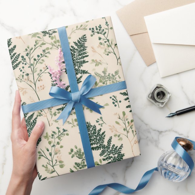 Botanisches Grün Farn Beiges Blumenmuster Geschenkpapier (Schenken)
