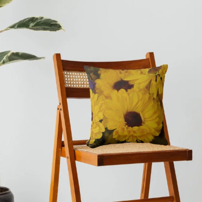 Botanisches Viking Pom Mums Floral Kissen (Von Creator hochgeladen)