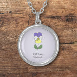 Botanisches Wildschwein Pansy Pastel Blume Necklac Versilberte Kette<br><div class="desc">Eine Nekklace mit einer botanischen Blume in Pastellfarben (Viola tricolor) und einem anpassbaren Text: perfekt für ein Geburtstagsgeschenk. Violet ist die Blume der Geburt im Februar,  die Blume des Capricorn und ist symbolische Bedeutungen von Liebe,  Bewunderung und Erinnerung.</div>