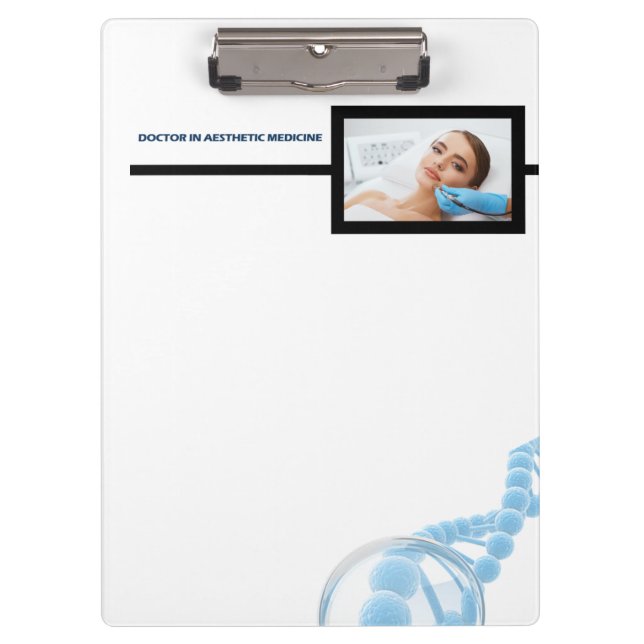 Botox Einspritzungen auf Stirn durch ästhetischen Klemmbrett (Vorderseite)