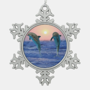 Bottlenose-Delphin am Sonnenaufgang Schneeflocken Zinn-Ornament