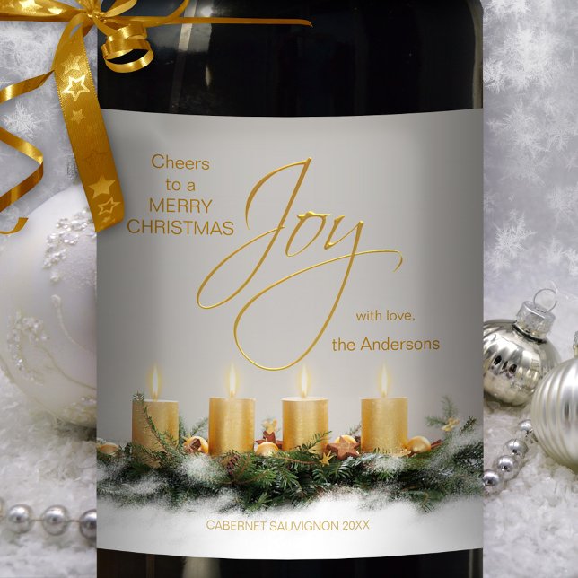 Bougies d'or Étiquette de vin de Noël personnalisé (A festive Christmas wine label featuring golden candles on a simple chic grey background)