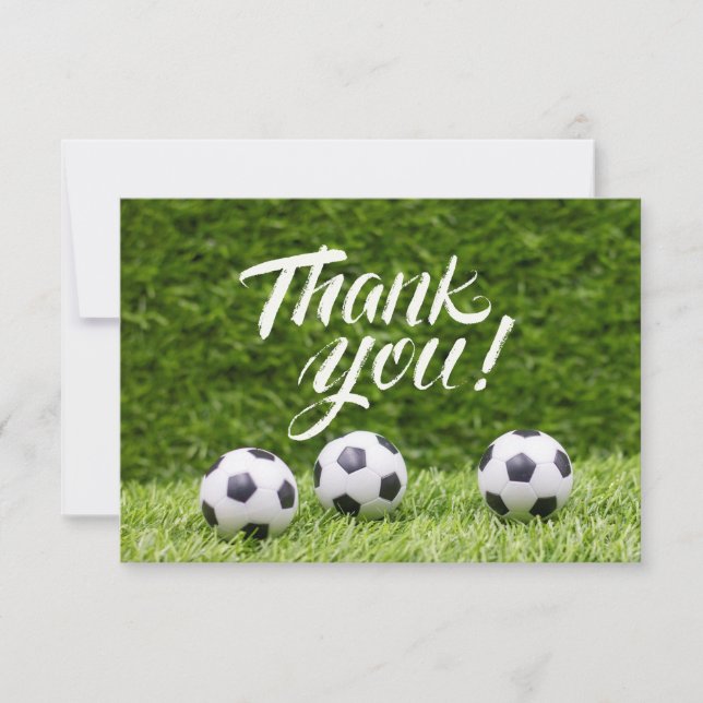 Boule de football avec Merci de mot sur herbe vert (Devant)