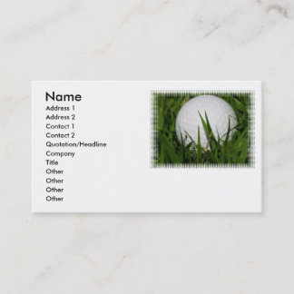 Boule de golf dans le carte de visite d'herbe